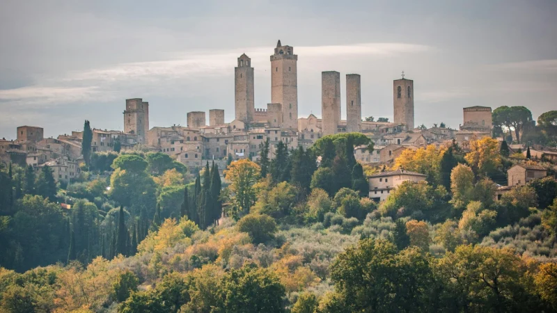 San Gimigniano, en el corazón de la Toscana, vinos que deben estar en tu bodega en casa